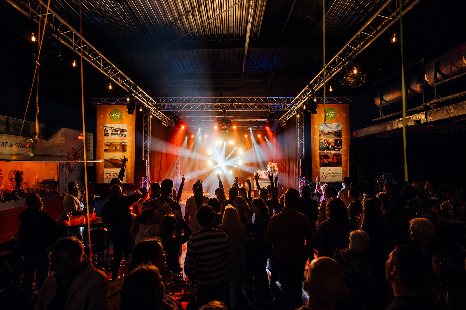 Zakelijk evenement met lichtshow en gasten